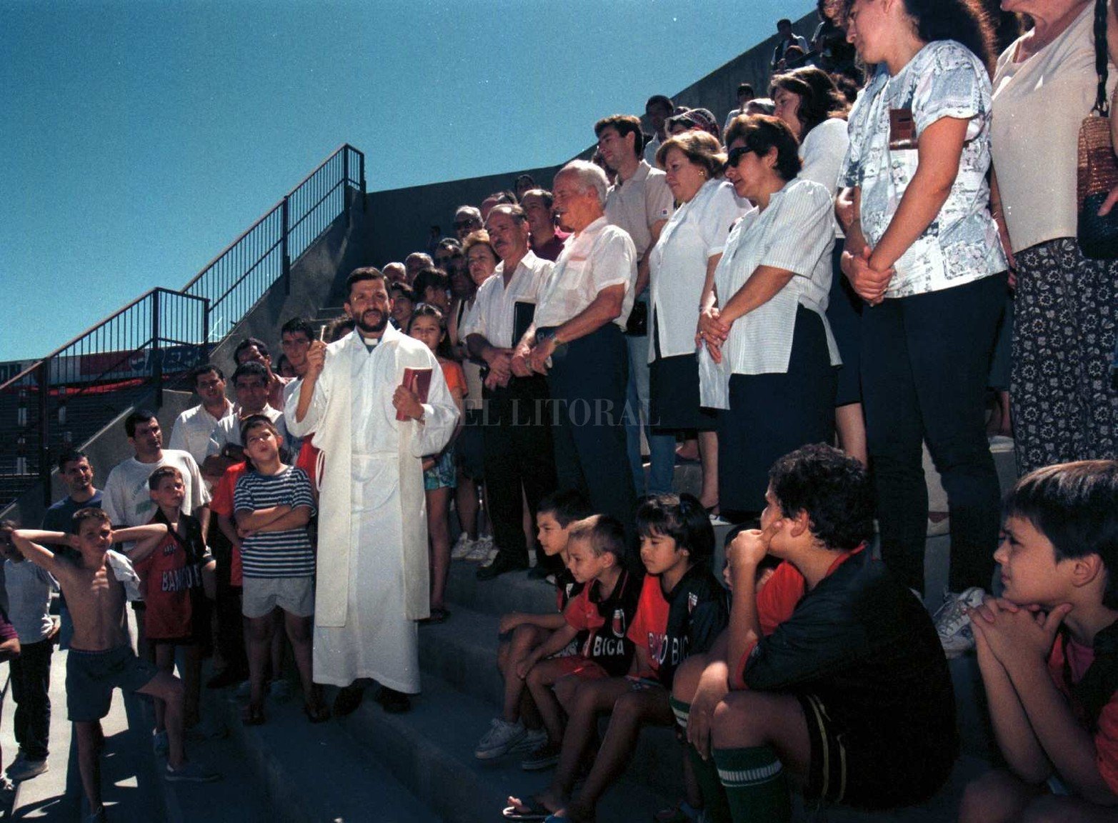 1 de marzo de 1997. Bendiciendo el codo de a tribuna este.