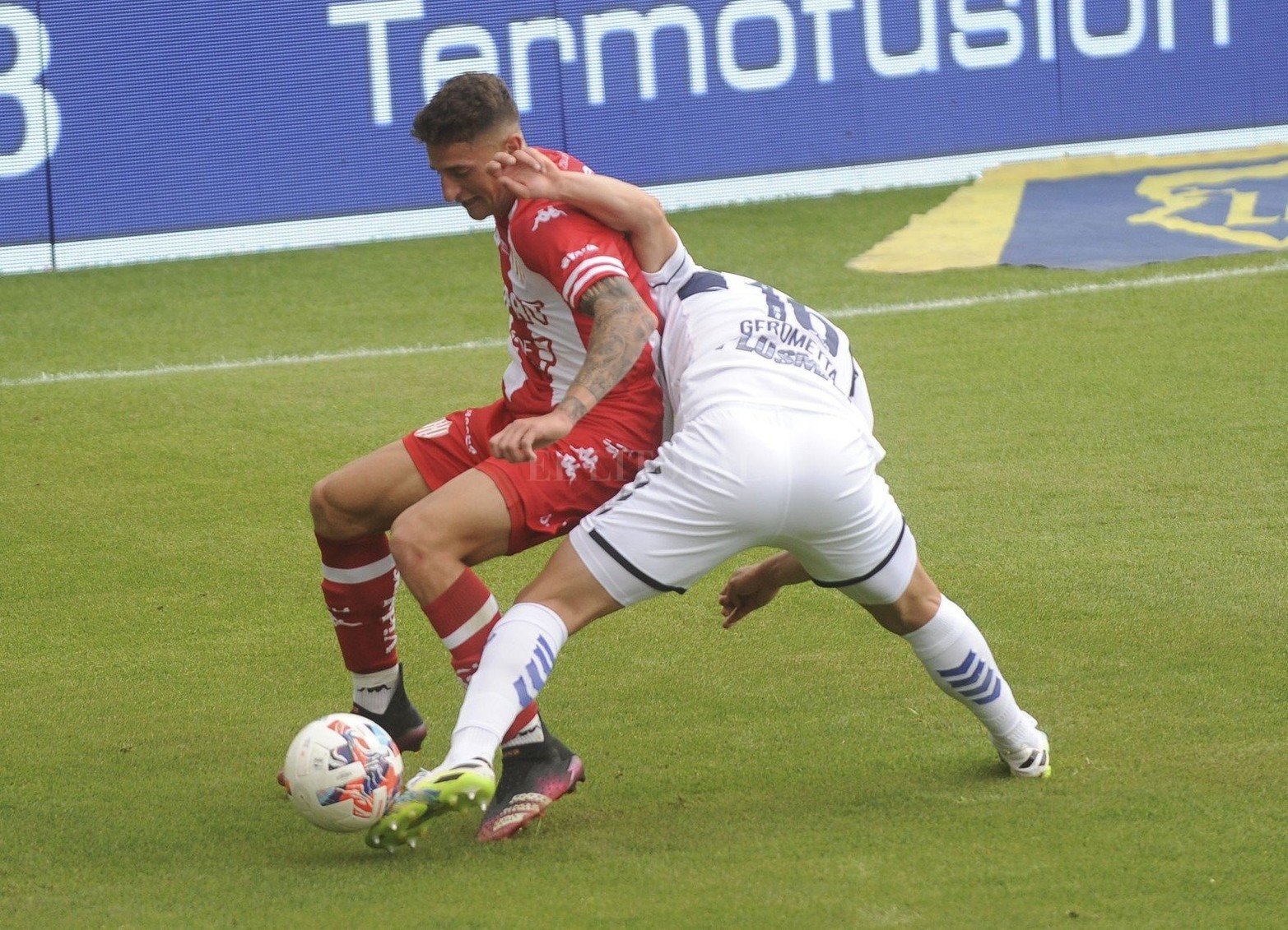 El Tatengue perdió por 1 a 0 contra el Lobo de La Plata y continúa con la racha negativa en la Liga Profesional de Fútbol.