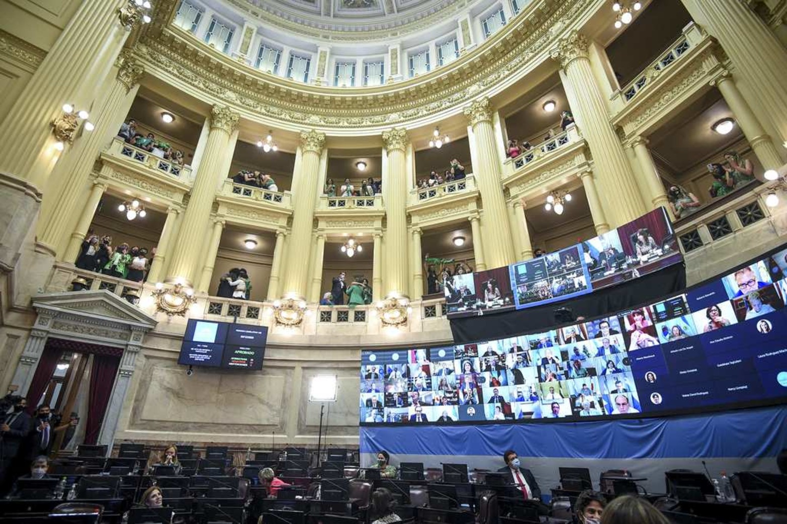 El Senado de la Nación sancionó el proyecto de ley que venia de Diputados. Día histórico para la sociedad Argentina.