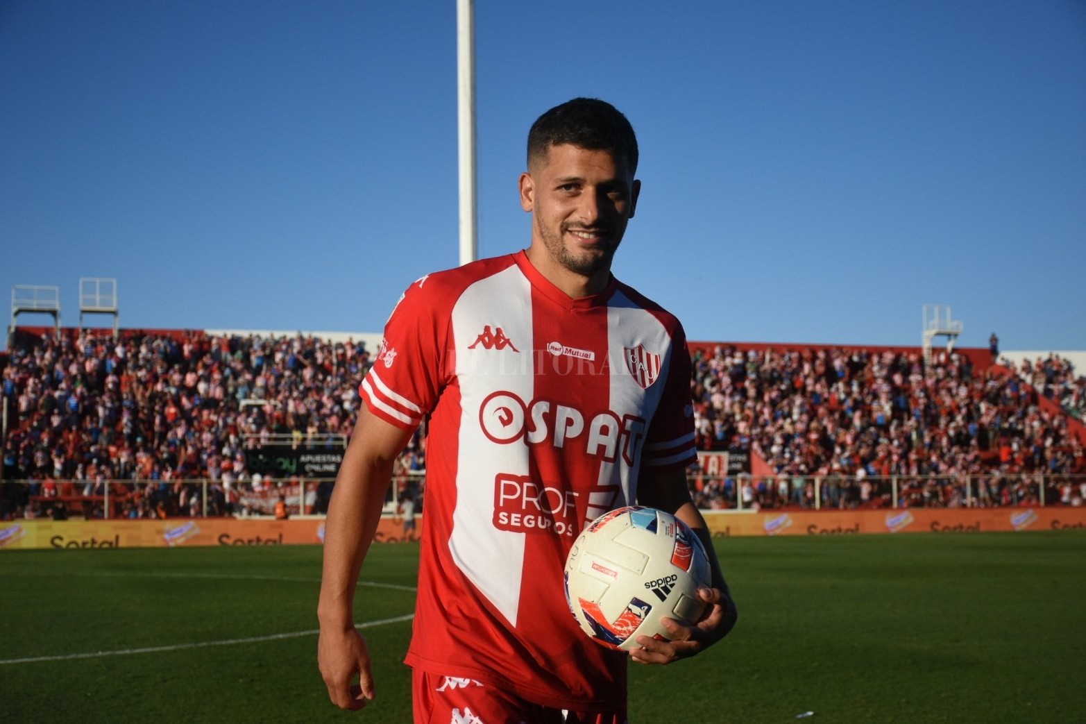 Con un "hat trick" de García, Unión goleó a Atlético Tucumán.