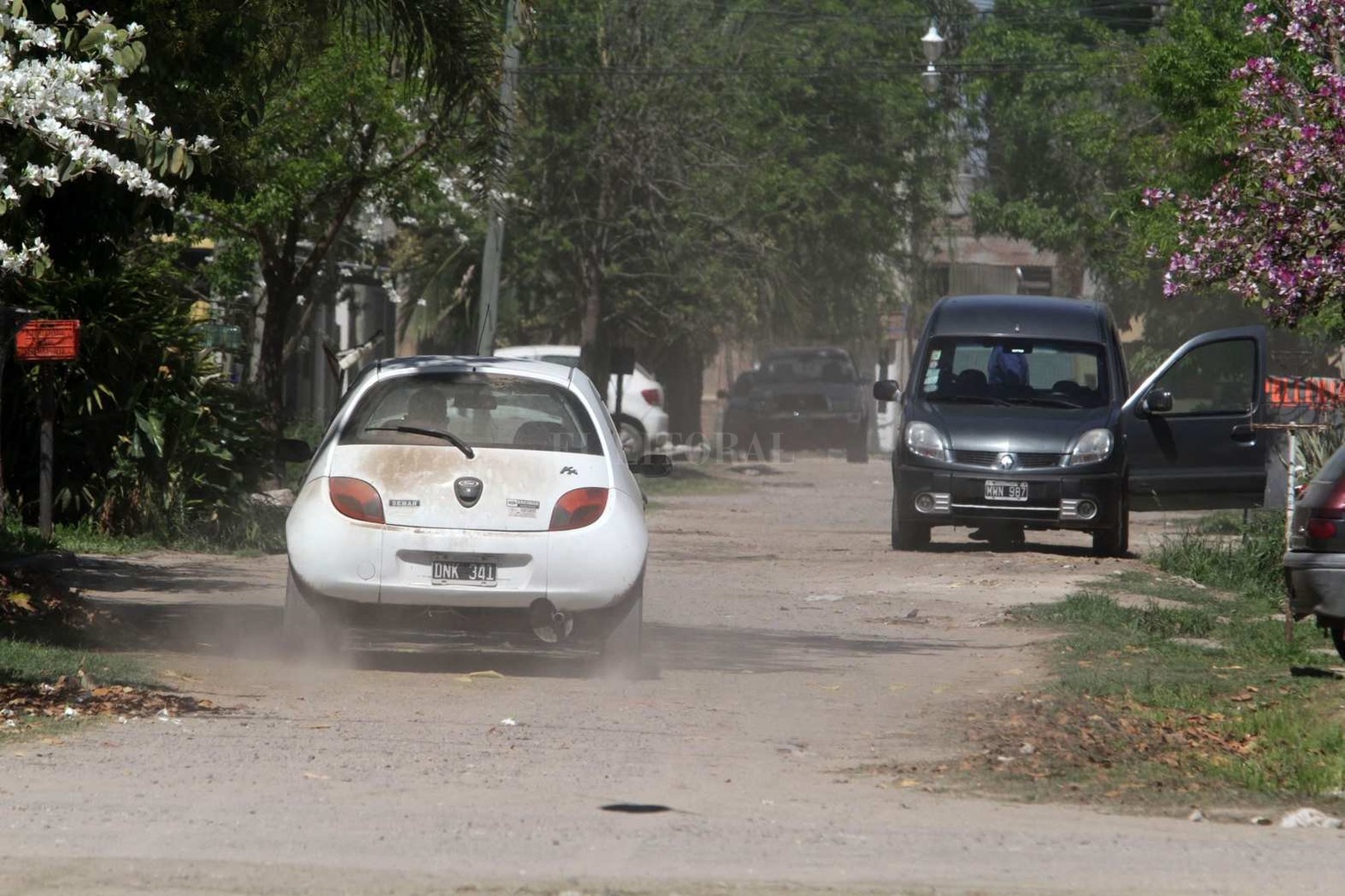 En pleno siglo XXI, calles de tierra y zanjas a cielo abierto caracterizan a esta jurisdicción del norte de la ciudad. La mayoría de las calles de barrio Transporte son de tierra. En períodos de abundantes lluvias se vuelven intransitables.