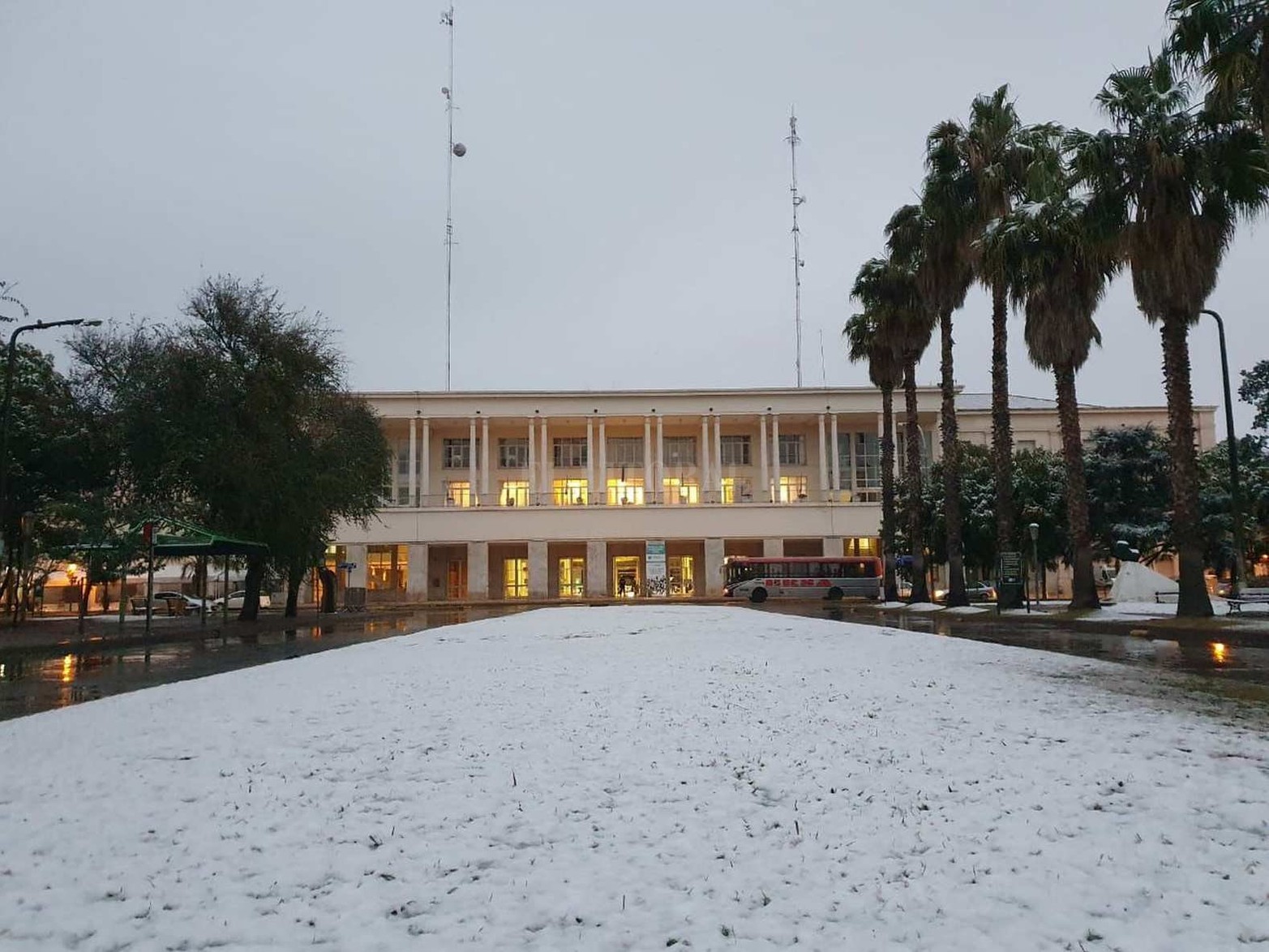 La fachada del edificio Pabellón Argentina de la Ciudad Universitaria