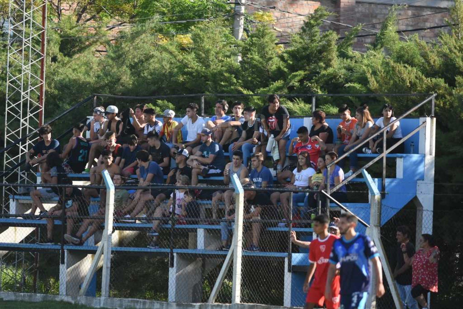 Encuadres de Ciclón Racing e Independiente de Santo Tome.