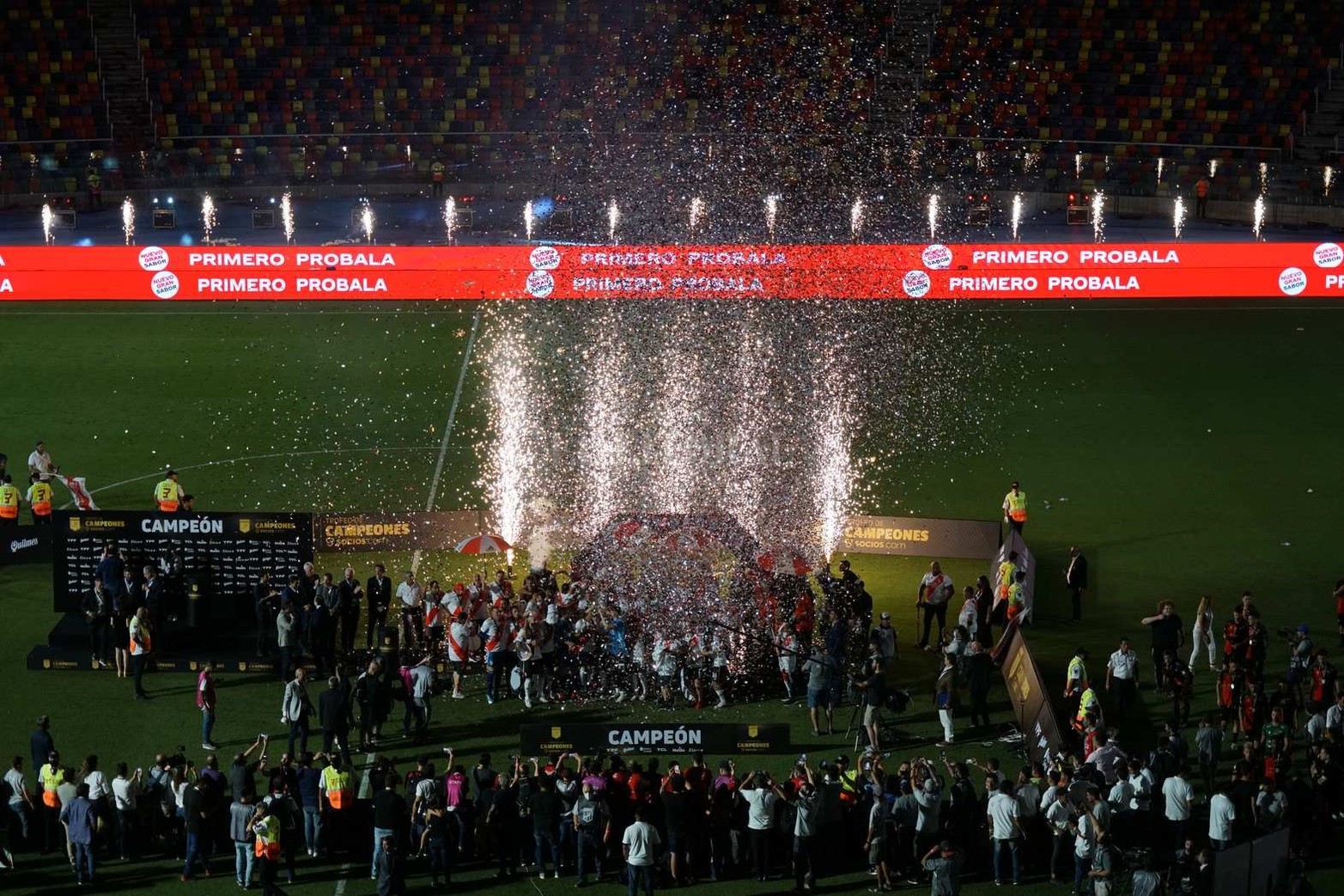 River derrotó 4 a 0 a Colón en la final del Trofeo de Campeones jugado en un único partido disputado en Santiago del Estero con hinchadas de los dos equipos