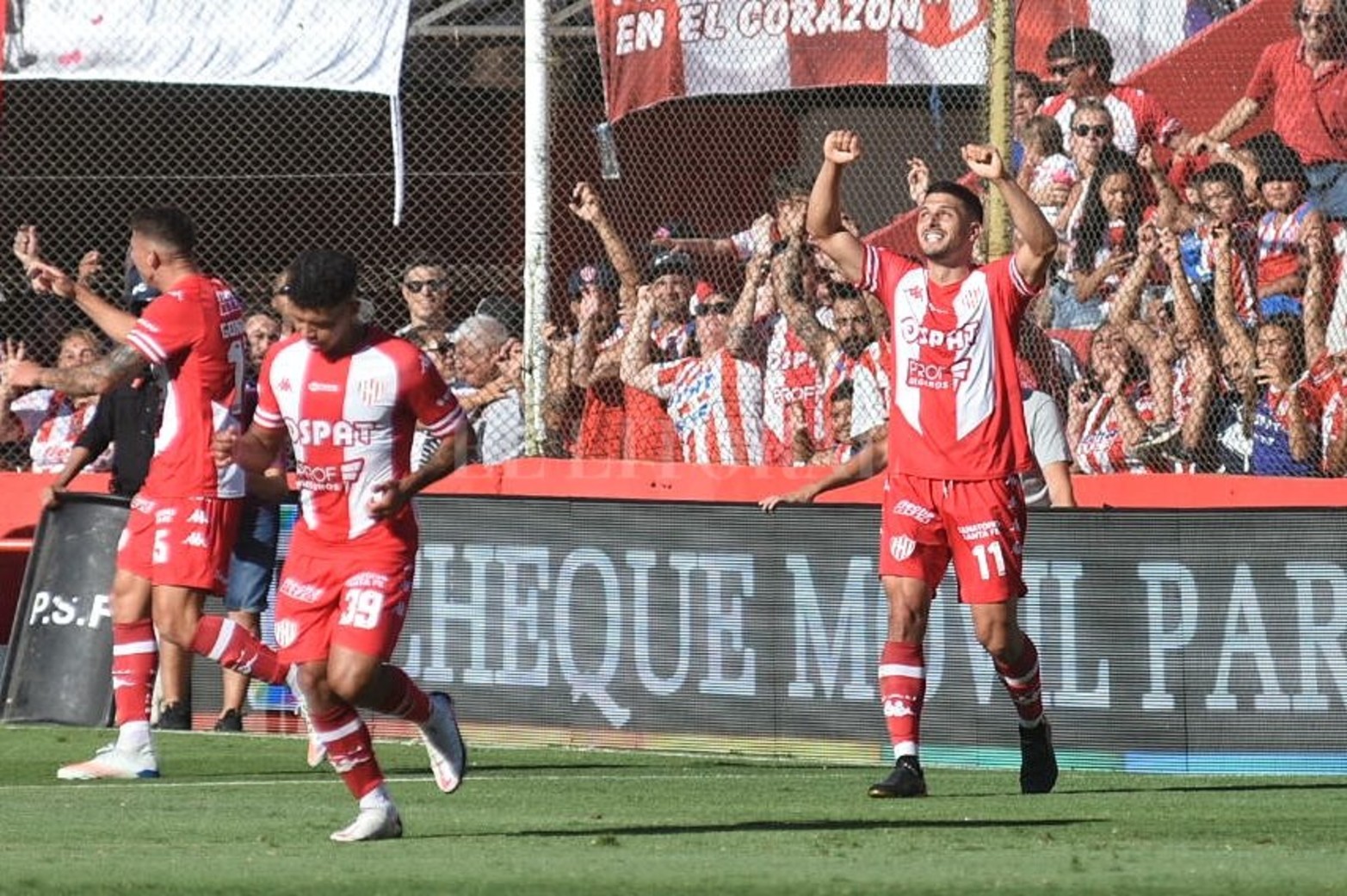 Con un "hat trick" de García, Unión goleó a Atlético Tucumán.