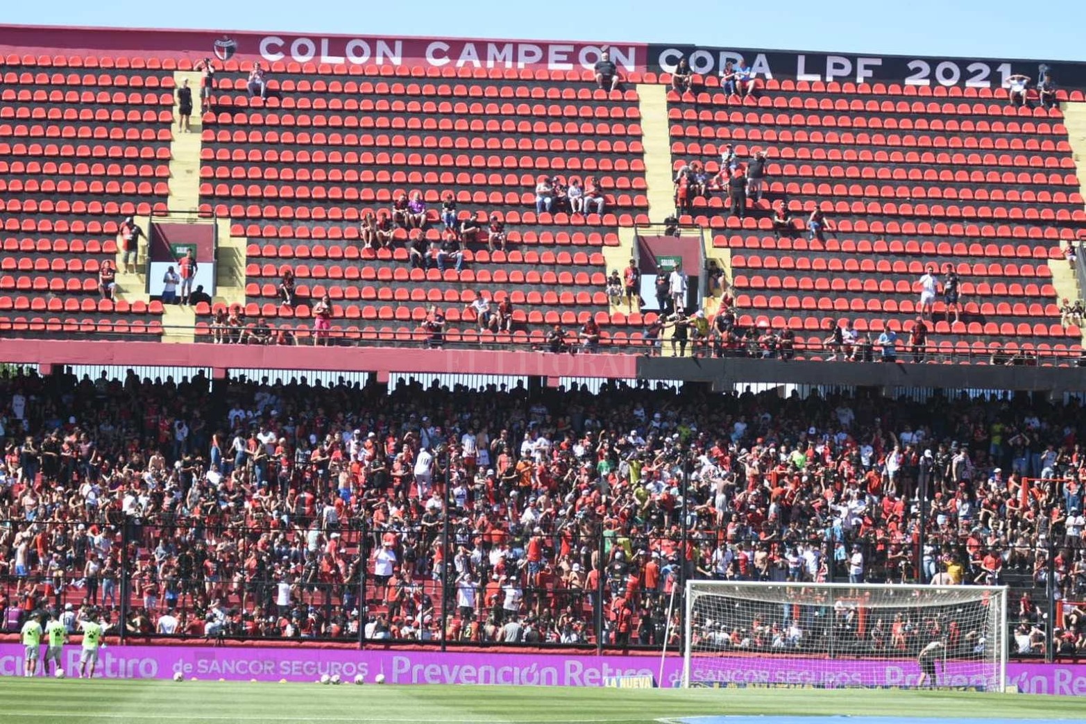 Colón y Estudiantes juegan en Santa Fe.