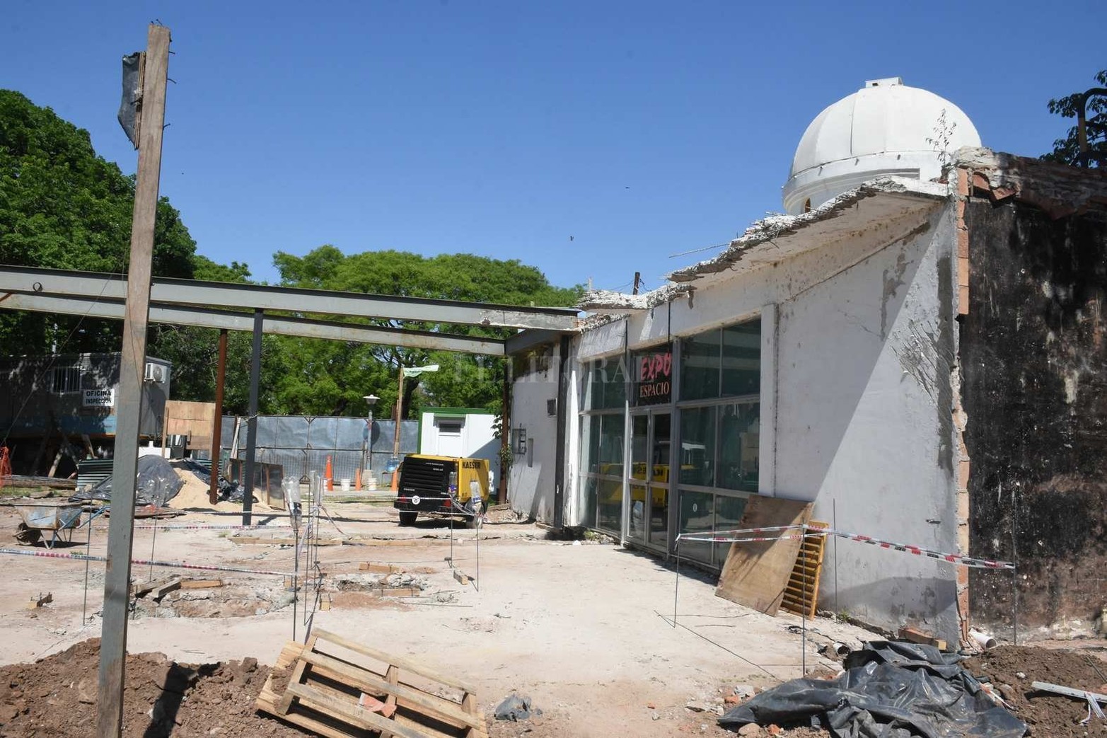 La construcción de un domo con proyector tipo ojo de pez, que permitirá la inmersión del espectador en una proyección 180° convertirá al Centro Observadores del Espacio (Code) en el primer planetario digital de la provincia y del centro norte del país.