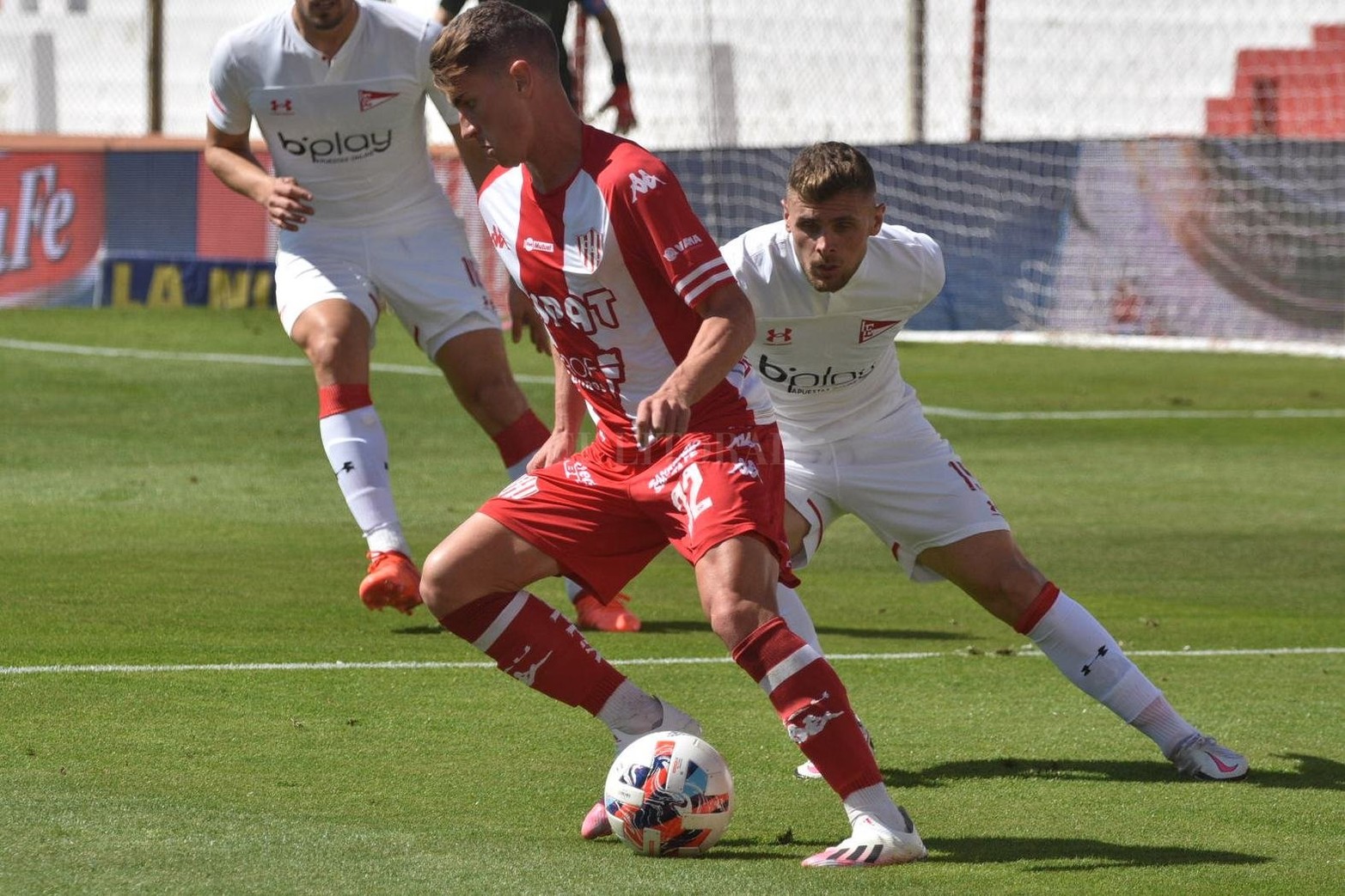 Por una nueva fecha del torneo local el equipo de Azconzábal cayó por 2 a 0 ante el Pincha. Los goles, ambos en el primer tiempo, fueron de Manuel Castro y Gustavo Del Prete.