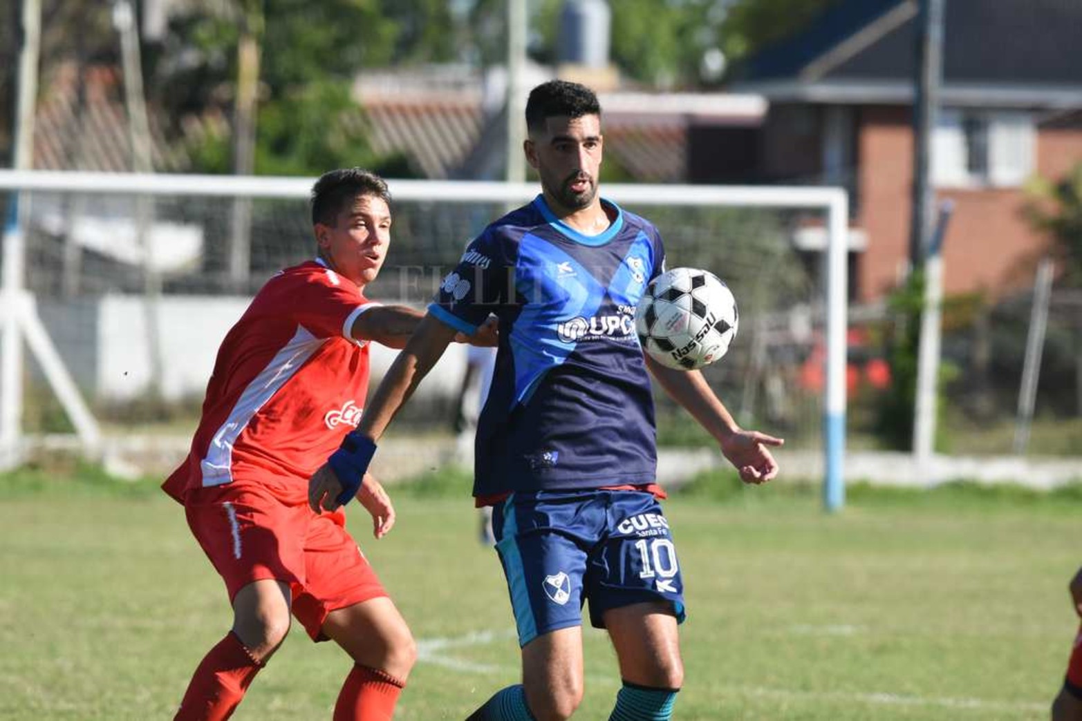 Encuadres de Ciclón Racing e Independiente de Santo Tome.