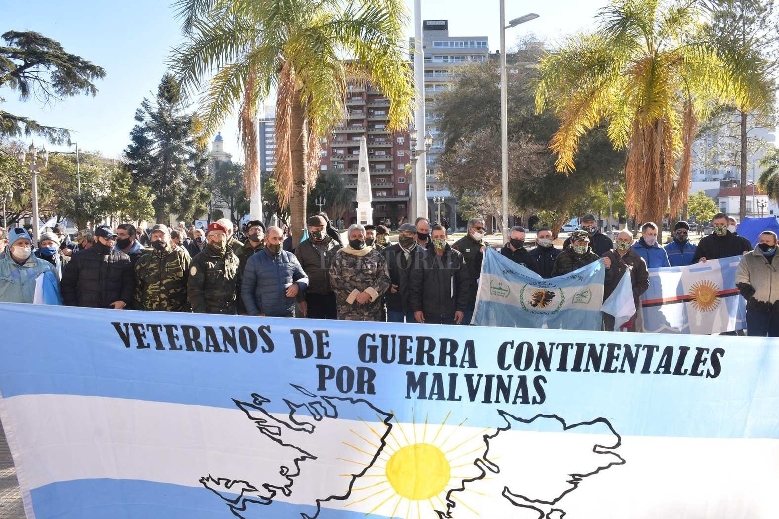 La protesta lleva dos días y se decidió instalar una carpa para seguir la protesta.