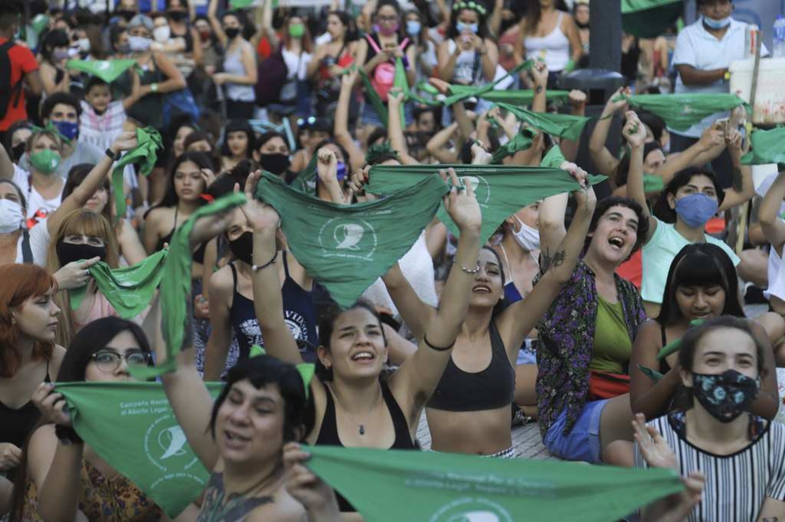 Concentración de los pañuelos verdes que están a favor del proyecto de ley que propone la interrupción del embarazo hasta la semana 14.