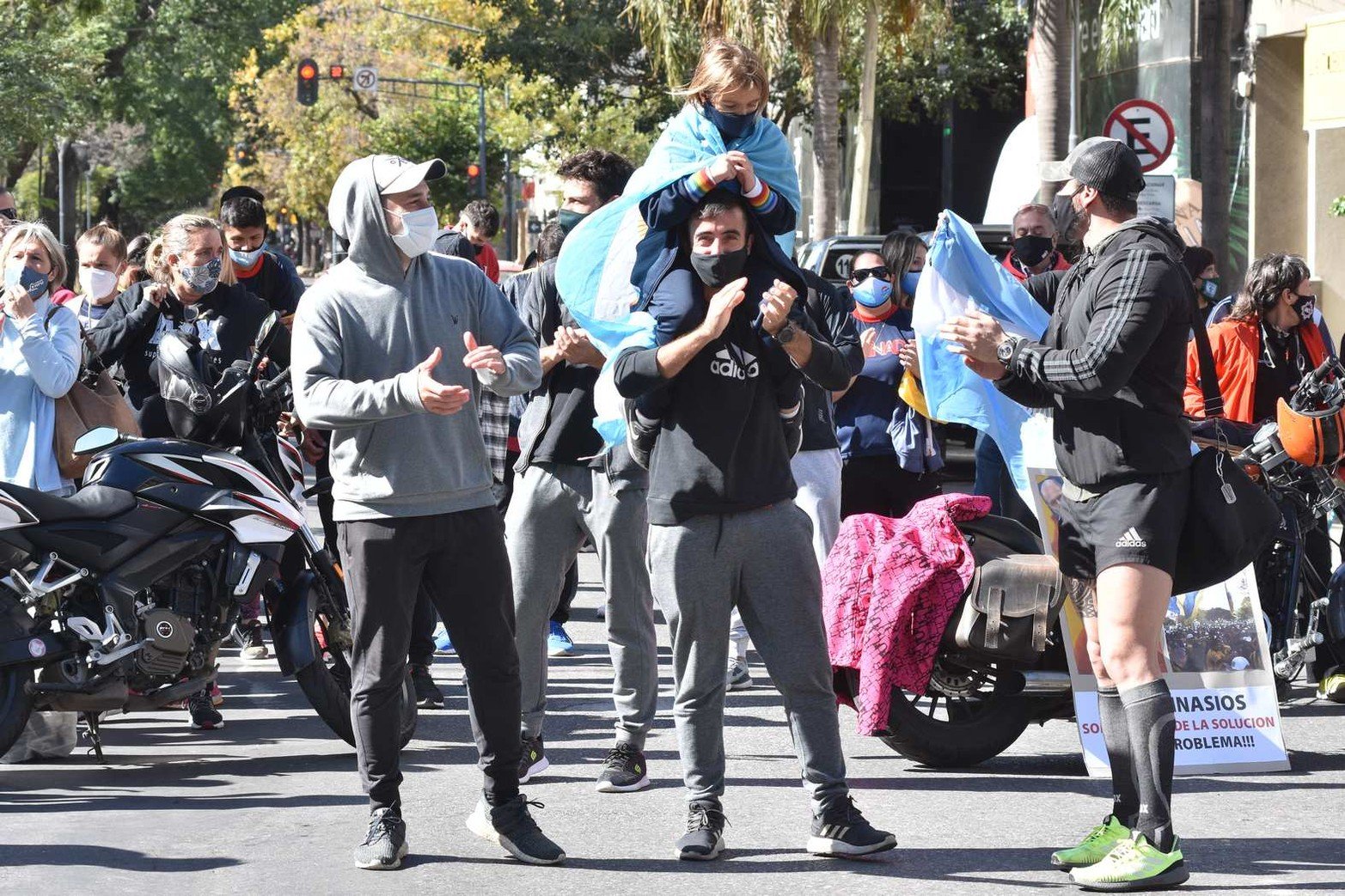 Los dueños de gimnasios piden poder abrir. Argumentan que  son parte de la solución y que hacer actividad física es salud.