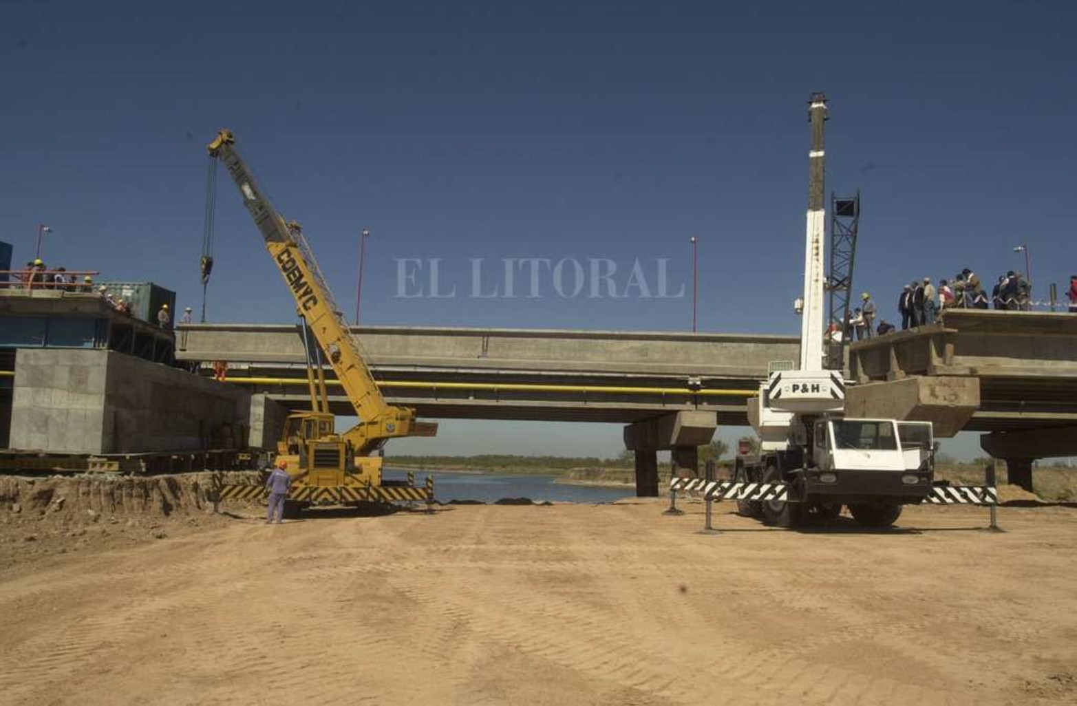En junio de 2006 la nueva luz del puente sobre el rio Salado en la autopista Santa Fe Rosario fue ampliado seis veces de su tamaño original.