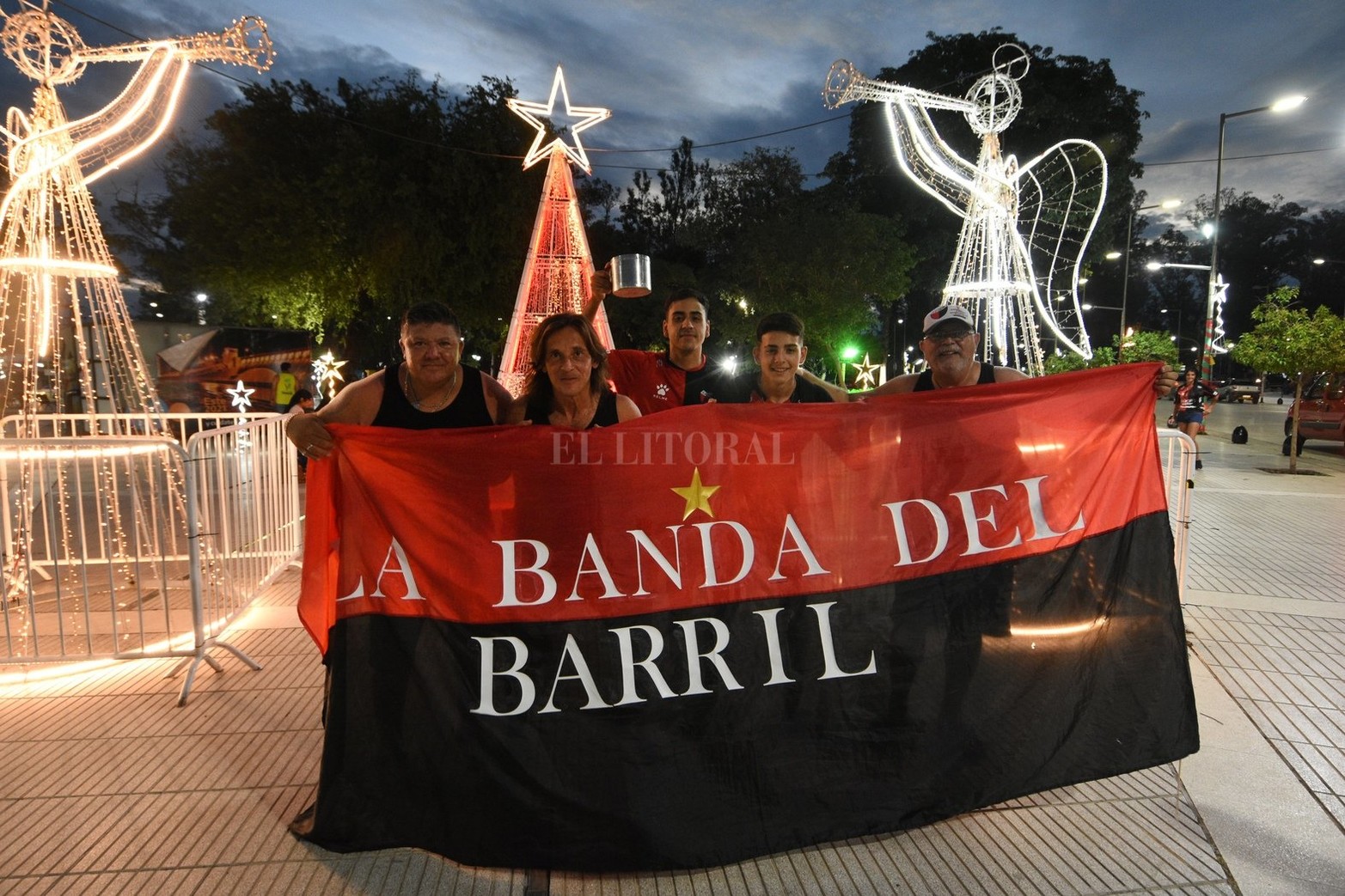 Los hinchas sabaleros ya están en Santiago del Estero acompañando al plantel de Colón que juega el sábado la final del Trofeo de Campeones ante River.