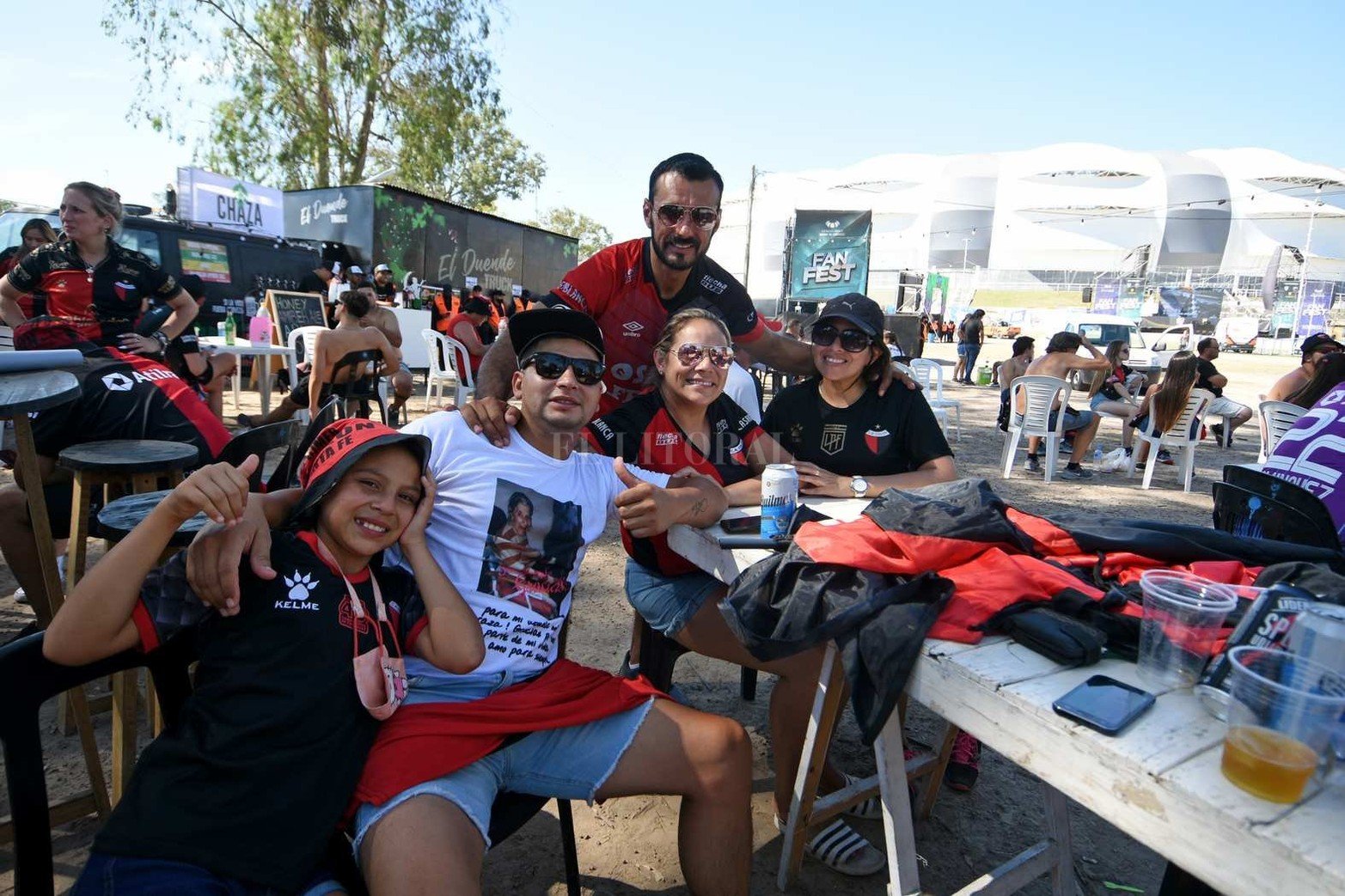 Los hinchas de Colón hacen historia viviendo otra final. Esta vez por el Trofeo de Campeón en Santiago del Estero.