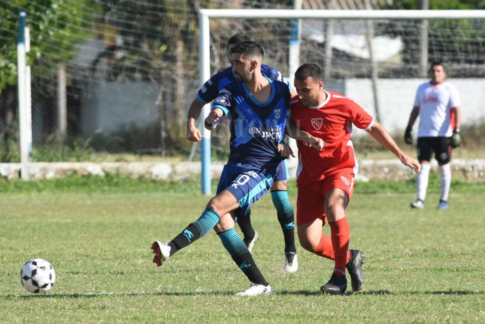 Encuadres de Ciclón Racing e Independiente de Santo Tome.