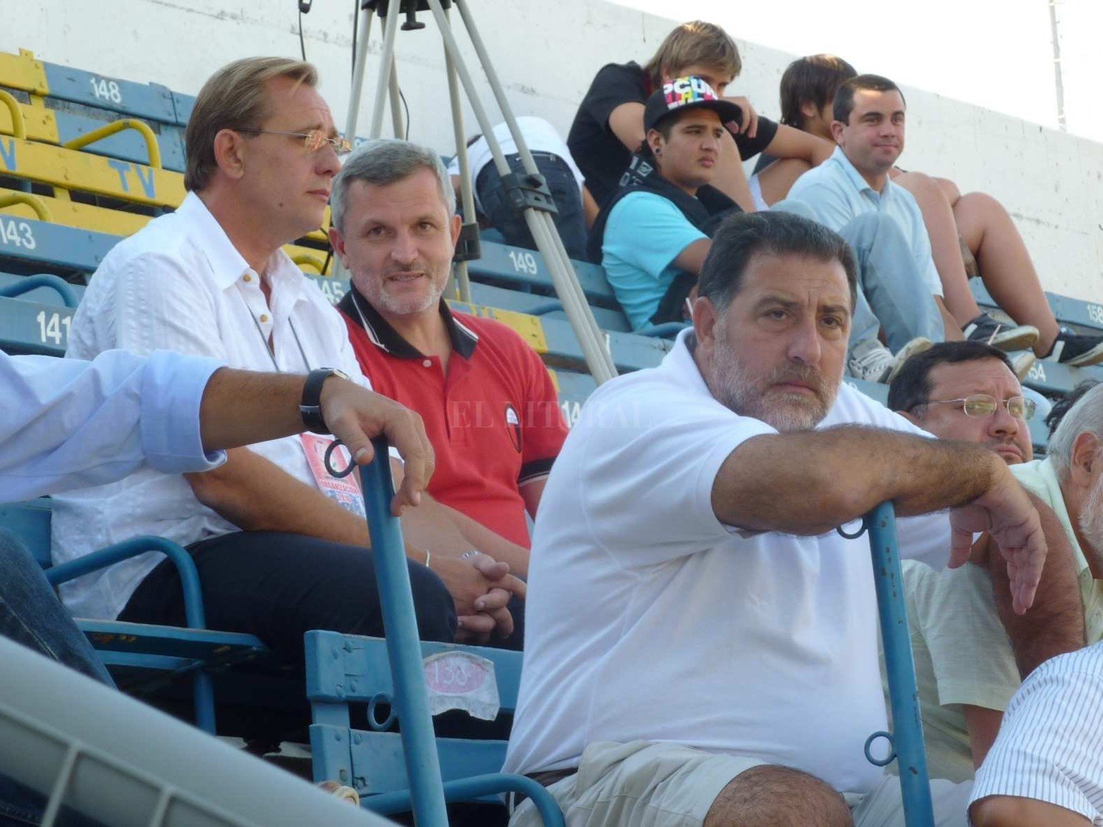 10 de febrero de 2010. En la tribuna viendo el partido por el repechaje en la Copa Libertadores en Chile. Colón jugó y perdió con la Universidad Católica. Junto al entonces presidente Germán Lerche.