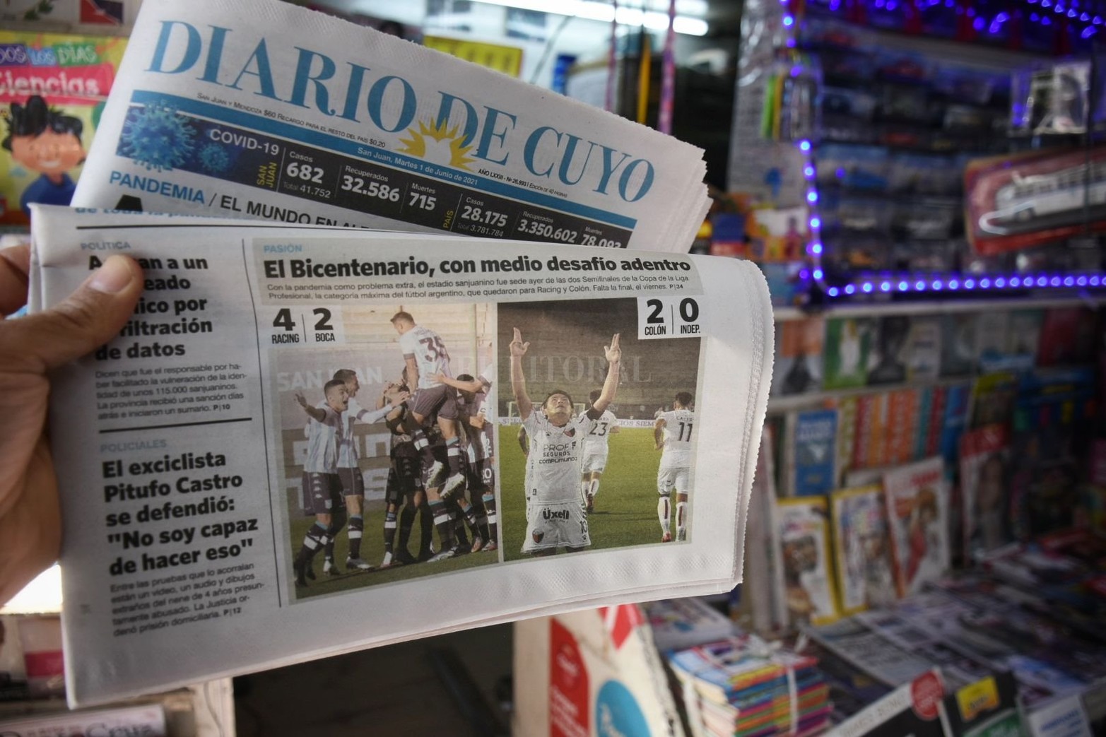 Las semifinales en la prensa. Los diarios de la capital siguen las alternativas de la definición del torneo de fútbol de primera división que tiene a Colón como gran protagonista.