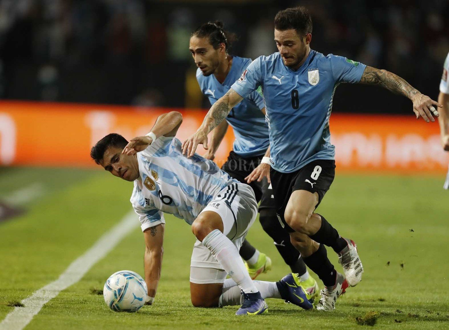Argentino volvió a ganar (a Uruguay 1 a 0 en Montevideo) y se encamina a clasificar sin sobre salto al mundial de fútbol a disputarse en Qatar.