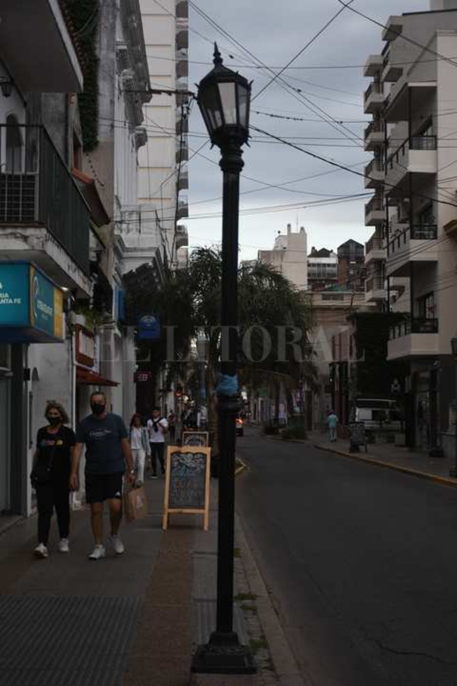 La peatonal San Martín Sur necesita mantenimiento. Son cuatro cuadras. Desde Juan de Garay hasta General López. Se reunió la Asociación de vecinos con el Municipio.