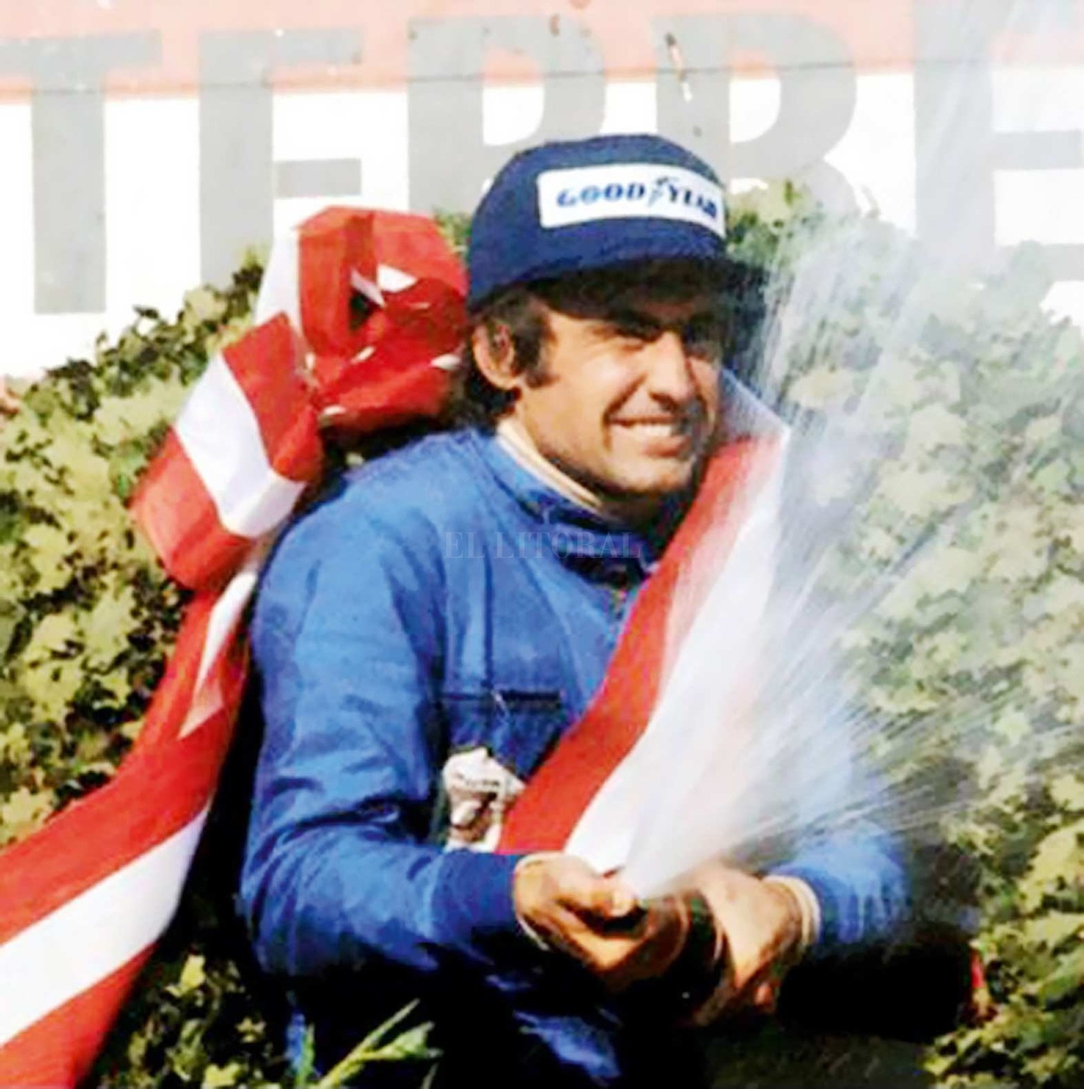Reutemann festejando en el podio. El santafesino obtuvo 12 victorias en la Fórmula 1, 45 podios y seis "pole positions" en 144 carreras puntuables, además de dos triunfos y una pole en carreras fuera de campeonato.