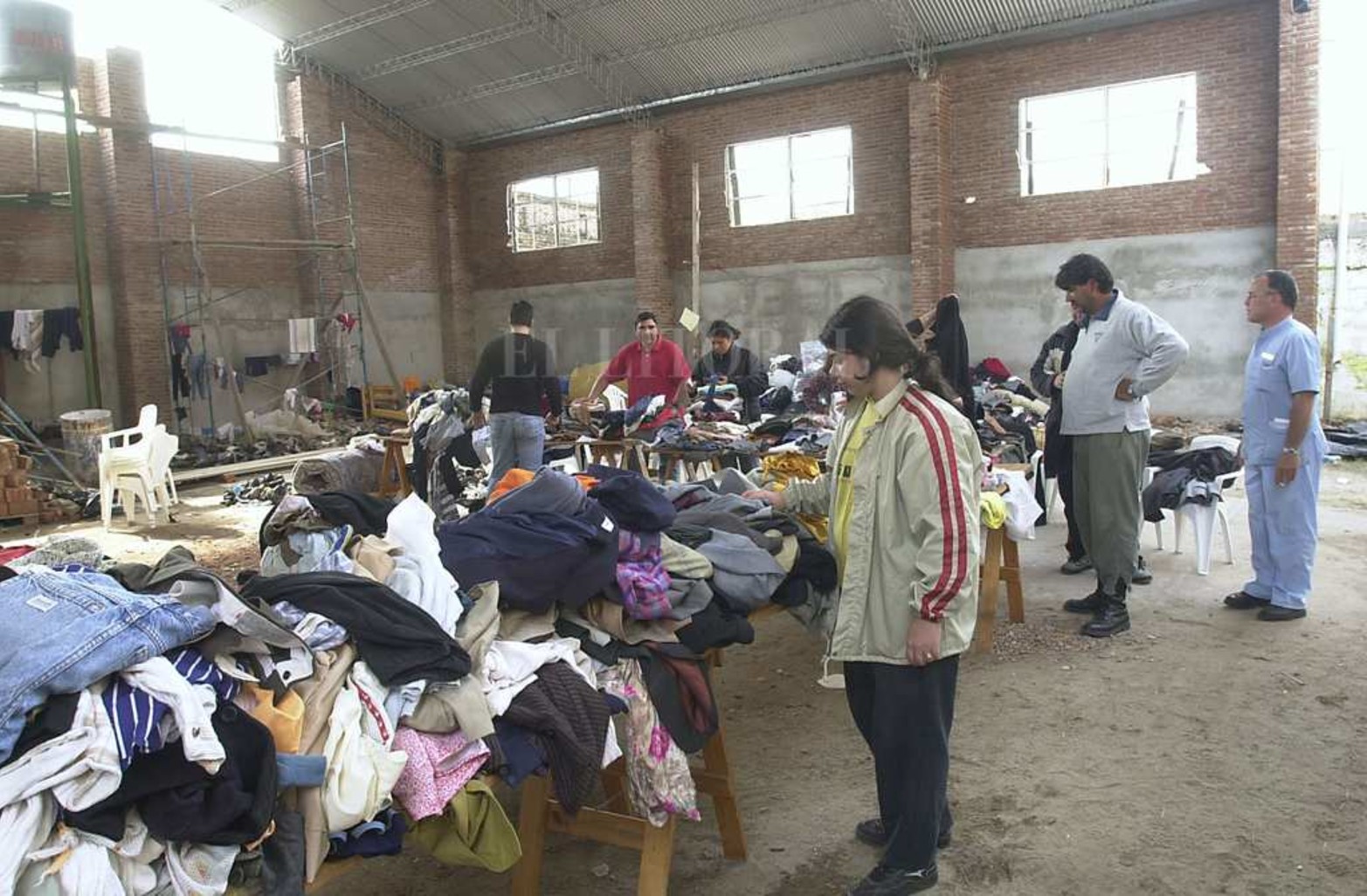 En el centro de los ex Combatientes de Malvinas, se recibía la ropa y se la ordenaba para llevarla a los centros de Evacuados.