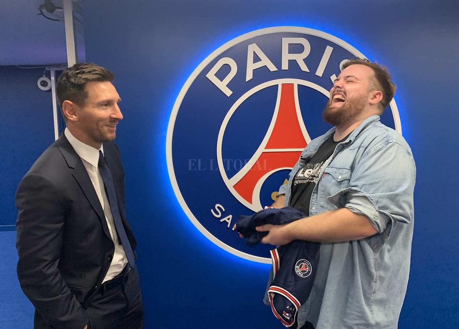 Lionel Messi con el youtuber Ibai Llanos durante su presentación como 
nuevo jugador del Paris Saint-
Germain.