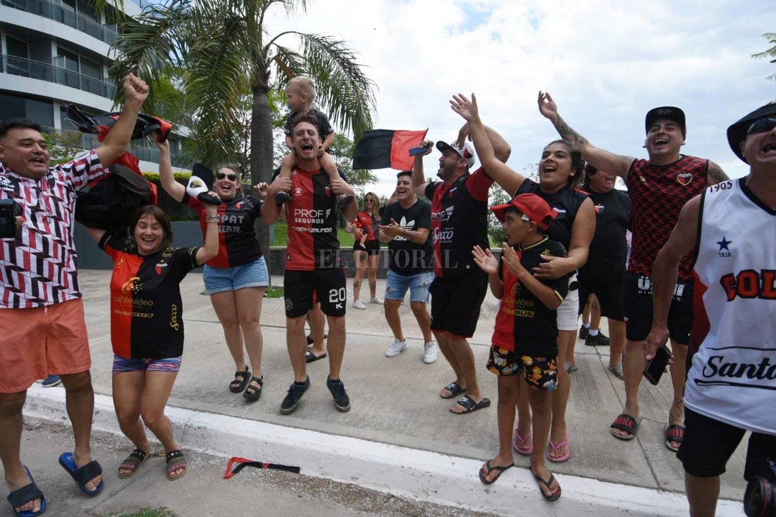 Colón arribó a Santiago del Estero para disputar la final del Trofeo de Campeones. Los sabaleros se alojan en Termas de Río Hondo.