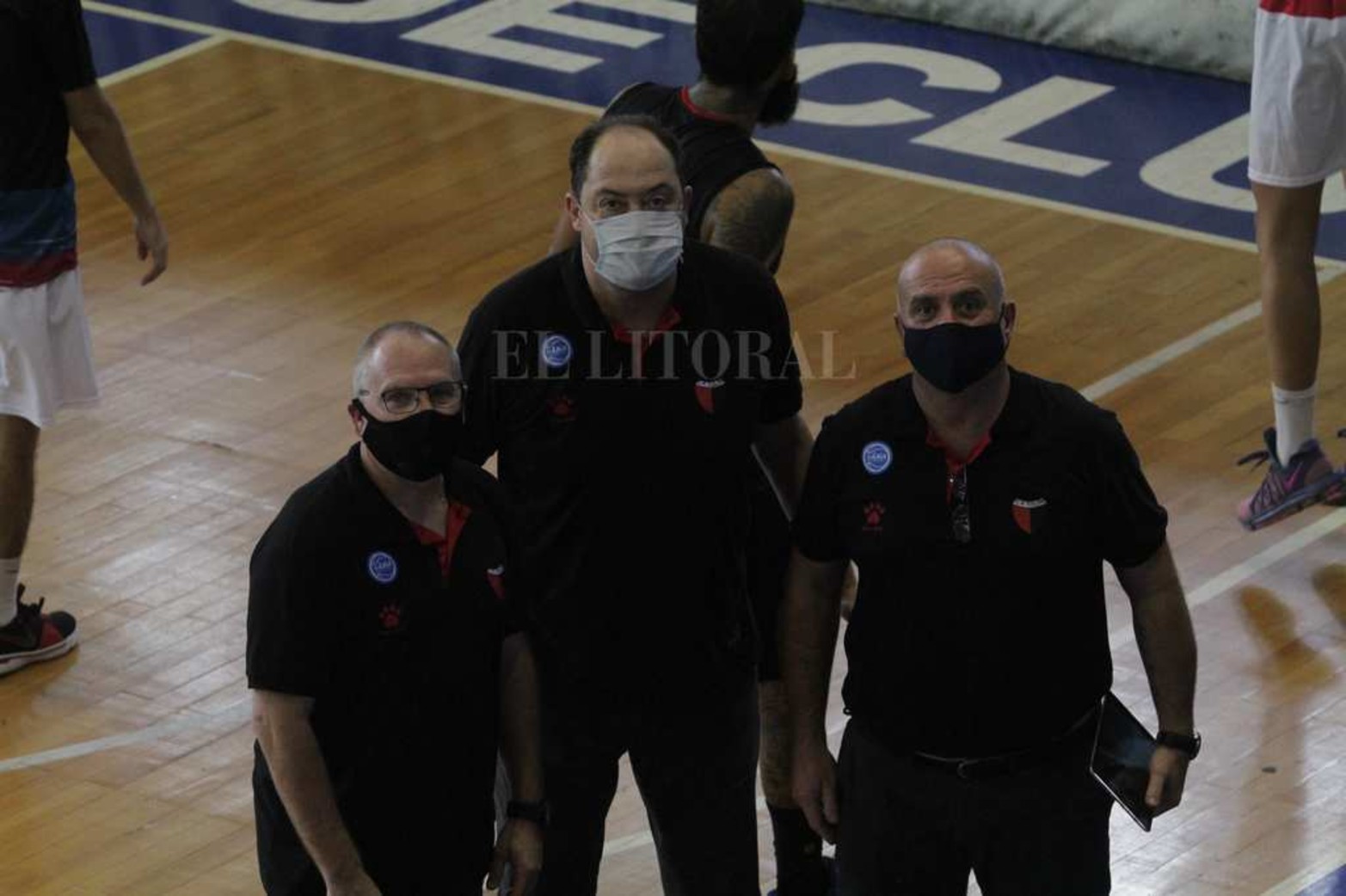 El equipo técnico de Colón que lidera el ex basquebolista Ricardo De Cecco.