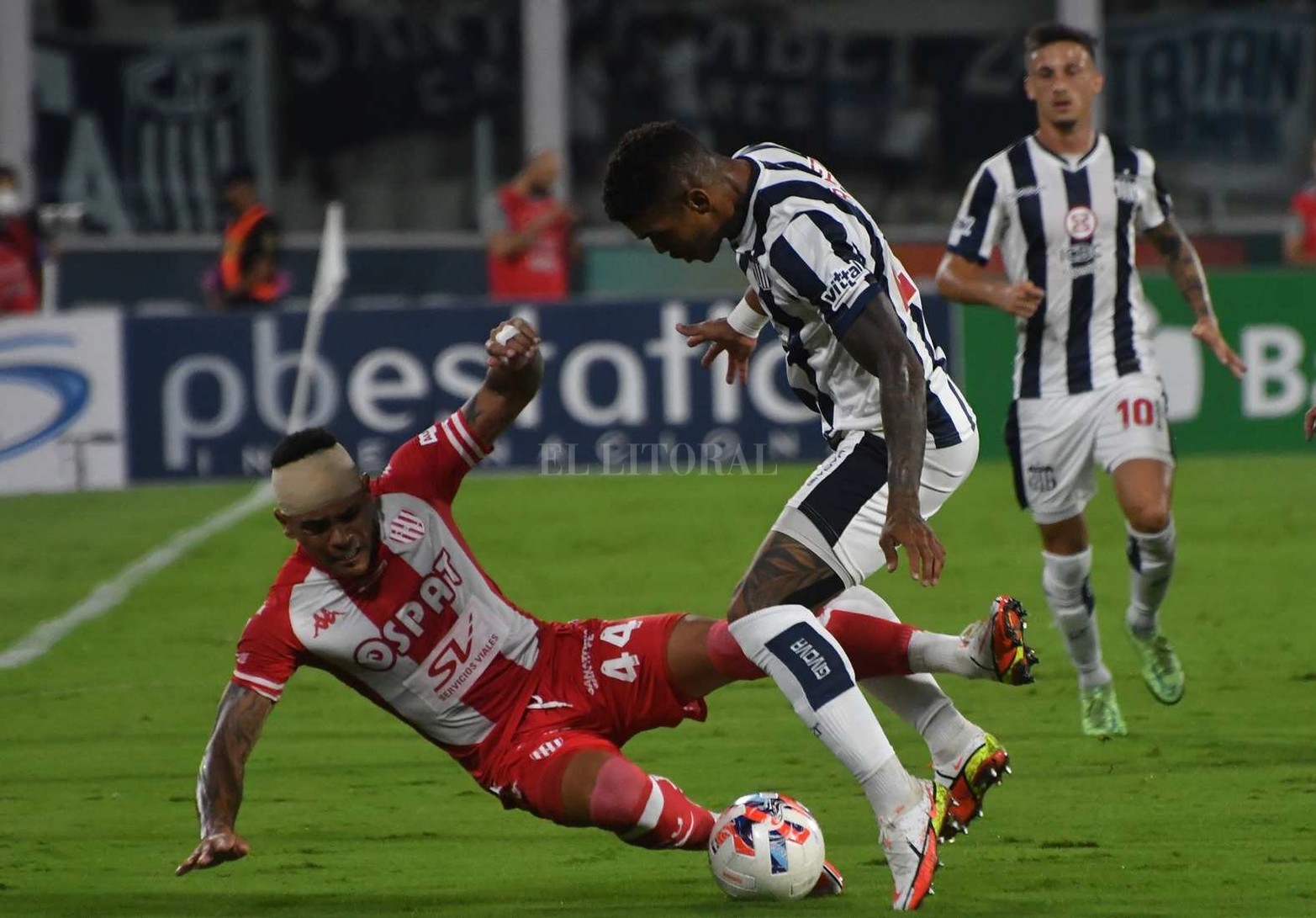 Unión logró empatar 0 a 0 en Córdoba frente a Talleres. Sobre el final el arquero Moyano atajó un penal.