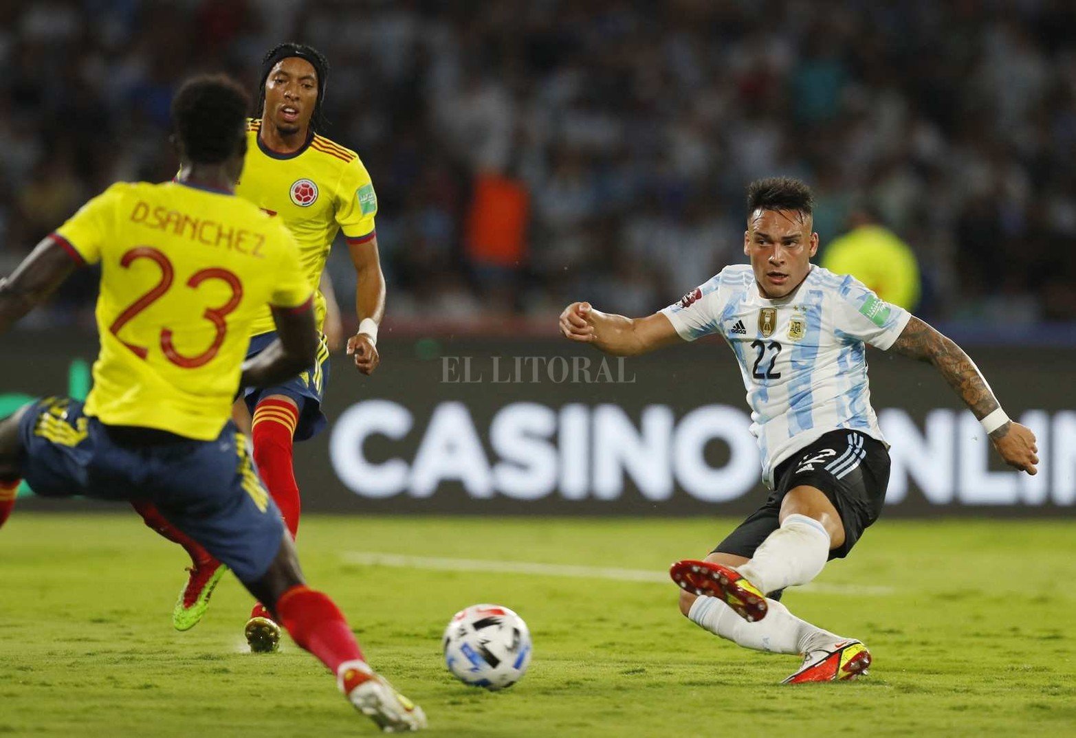 Argentina le ganó 1 a 0 a Colombia en una nueva fecha de las eliminatorias que da los pasajes para el Mundial que se jugará en Qatar a partir del 21 de noviembre de este año.