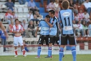 ELLITORAL_35103 |  Mauricio Garín César Pereyra fue desequilibrante y marcó el primer gol. Por supuesto que no lo festejó.