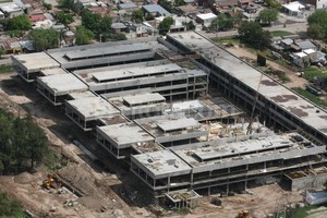 ELLITORAL_50726 |  Archivo El Litoral Nuevo hospital Iturraspe, un emblema en la campaña socialista de 2011. La obra se paralizaría desde el 1 de febrero por cesación de pago de la provincia