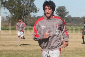 ELLITORAL_40784 |  Guillermo Di Salvatore El Fantástico Pablo Pérez llegó como refuerzo y con el correr de los partidos se transformó en un jugador importante para este equipo de Kudelka. Mañana vuelve por Bruna.