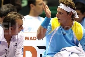 ELLITORAL_31945 |  EFE Modesto Vázquez y David Nalbandian, en una mala jornada para la legión argentina en Lyon.