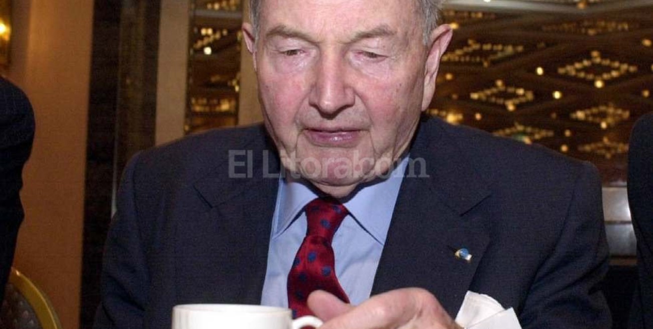 Bilionário mais velho do mundo, David Rockefeller completa cem anos -  12/06/2015 - UOL Economia