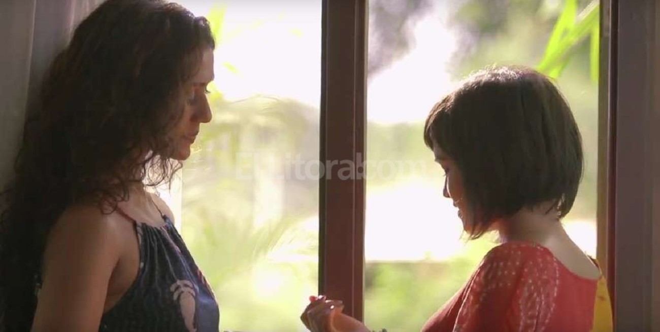 Una publicidad muestra por primera vez una pareja de lesbianas en India -  El Litoral