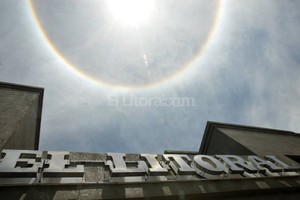 ELLITORAL_168700 |  Flavio Raina El astro rey mostró su corona.