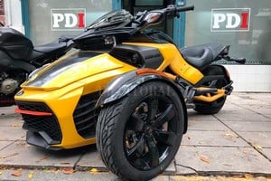 ELLITORAL_245800 |  El Litoral Una moto Can-Am Spyder fue uno de los tantos vehículos secuestrados en los allanamientos de la semana pasada.