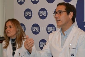 Gentileza Fundaleu Los doctores Miguel Pavlovsky e Isolda Fernández disertaron sobre los avances médicos para el tratamiento de la leucemia en la sede de Fundaleu.