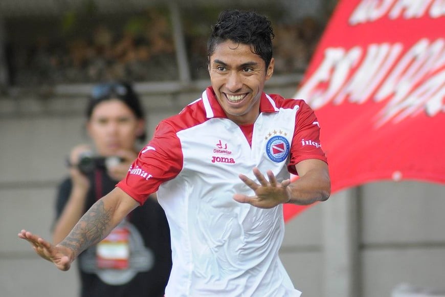 ELLITORAL_213149 |  Internet Festejo de gol de Luciano Cabral de Argentinos Juniors.
Argentinos Juniors vs Tigre.
Futbol Argentino - Primera Division 2016 - Fecha 1.
6 de febrero de 2016.
Photogamma/Photosport