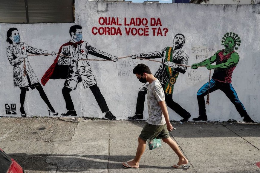 ELLITORAL_367320 |  Agencia Mural que refleja la realidad que le ha tocado vivir a los brasileños durante gran parte de la pandemia. El presidente Bolsonaro minimizó muchas veces los alcances de la enfermedad.