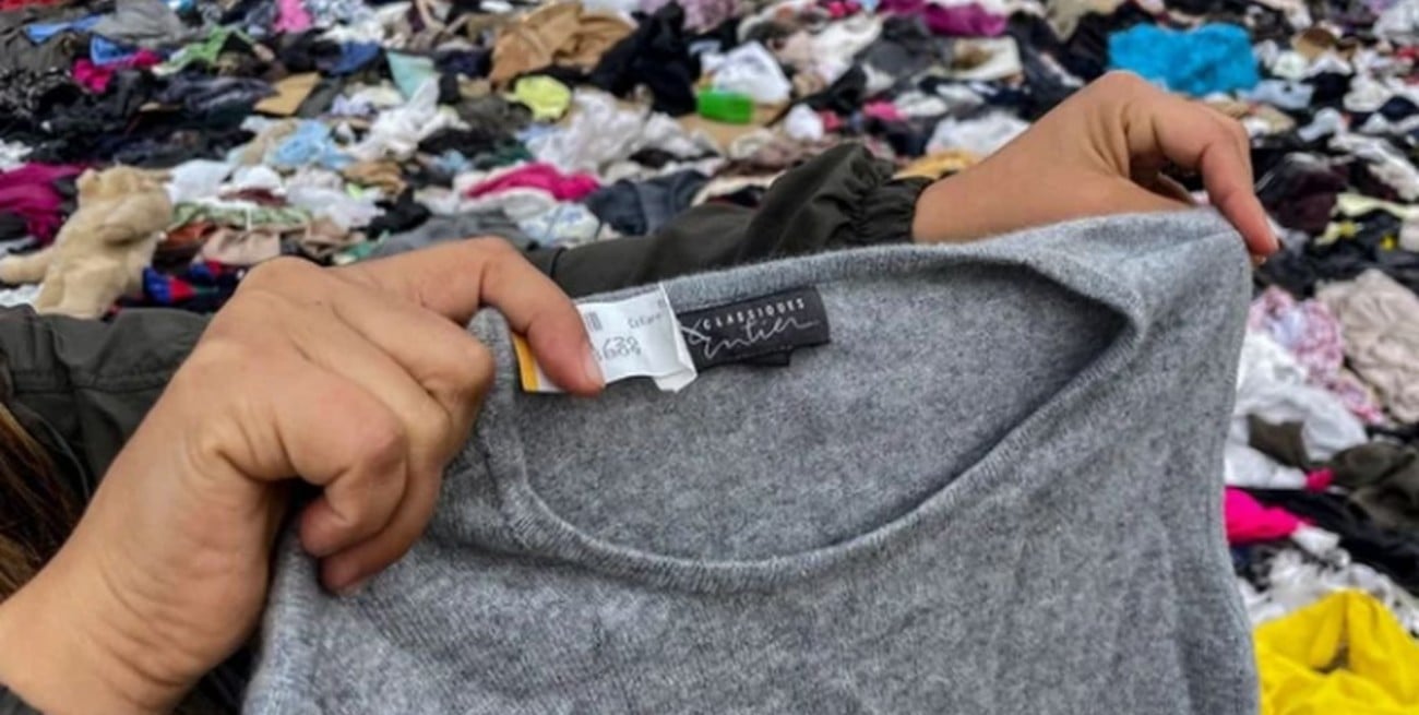 Contrabando de ropa usada de los Estados Unidos en la frontera EE