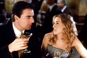 ELLITORAL_425640 |  Captura de pantalla Chris Noth junto a Sarah Jessica Parker en una escena de Sex and the City