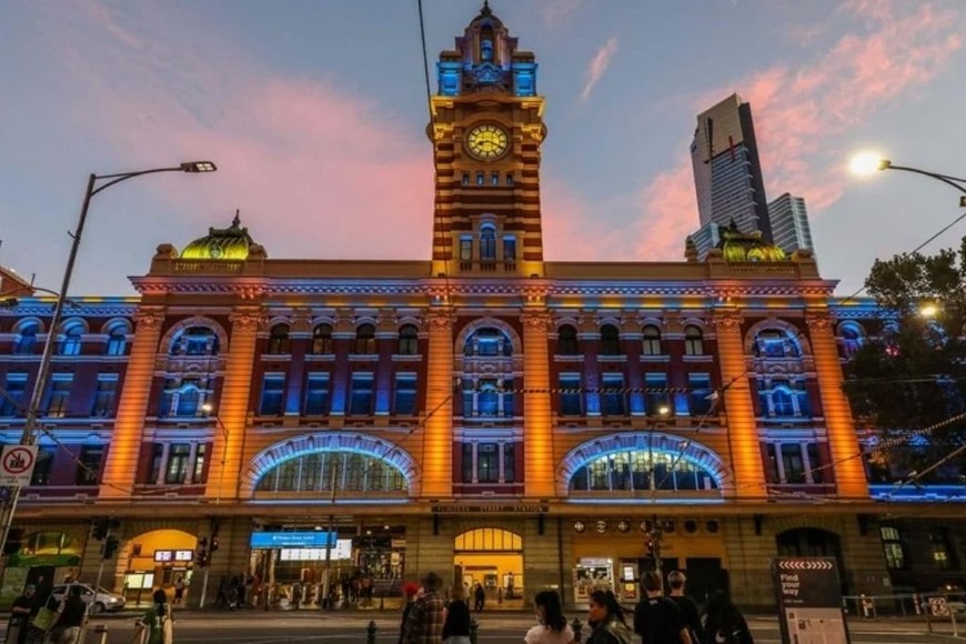 ELLITORAL_439621 |  Gentileza Estación de Flinders Street en Melbourne