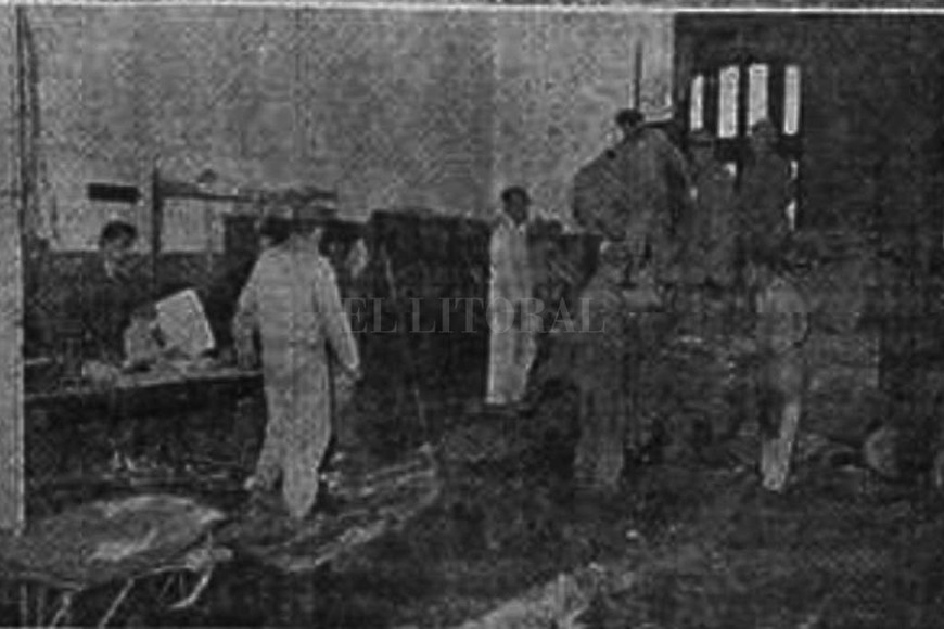 ELLITORAL_327615 |  Archivo El Litoral El día después. Empleados ferroviarios y colaboradores realizaron tareas de remoción y limpieza