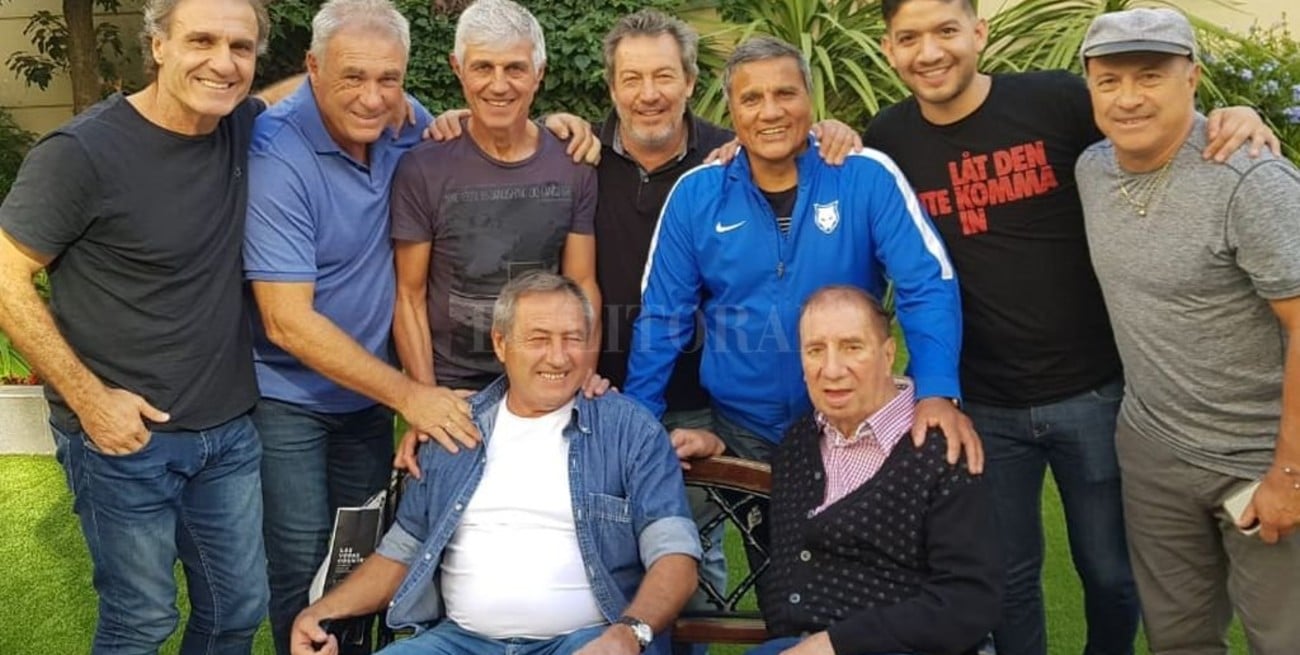 Acompañado Por Los Campeones Del 86 Reapareció Carlos Bilardo El Litoral 