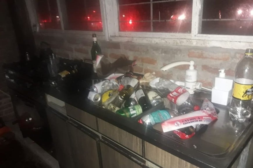 ELLITORAL_364371 |  El Litoral En dichos eventos se observó gran cantidad de jóvenes sin barbijo, sin distanciamiento social y un alto grado de descontrol en cuanto al consumo de bebidas alcoholicas.