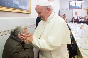 ELLITORAL_394957 |  Gentileza Papa Francisco. Su intención, con este Fondo, es ayudar a quienes  lo han perdido todo  a causa de la pandemia.