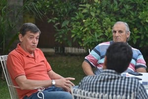 ELLITORAL_336342 |  Manuel Fabatia Tomás Vicente Rossi y César Augusto Toyé. Uno era un caudillo de la defensa y capitán del equipo. El otro, un  5  de buen manejo de pelota que alguna vez quisieron en River e Independiente. Una charla ilimitada en anécdotas y recuerdos con El Litoral.